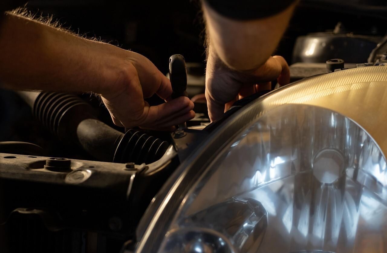 Miami-Dade flat tire service technician
