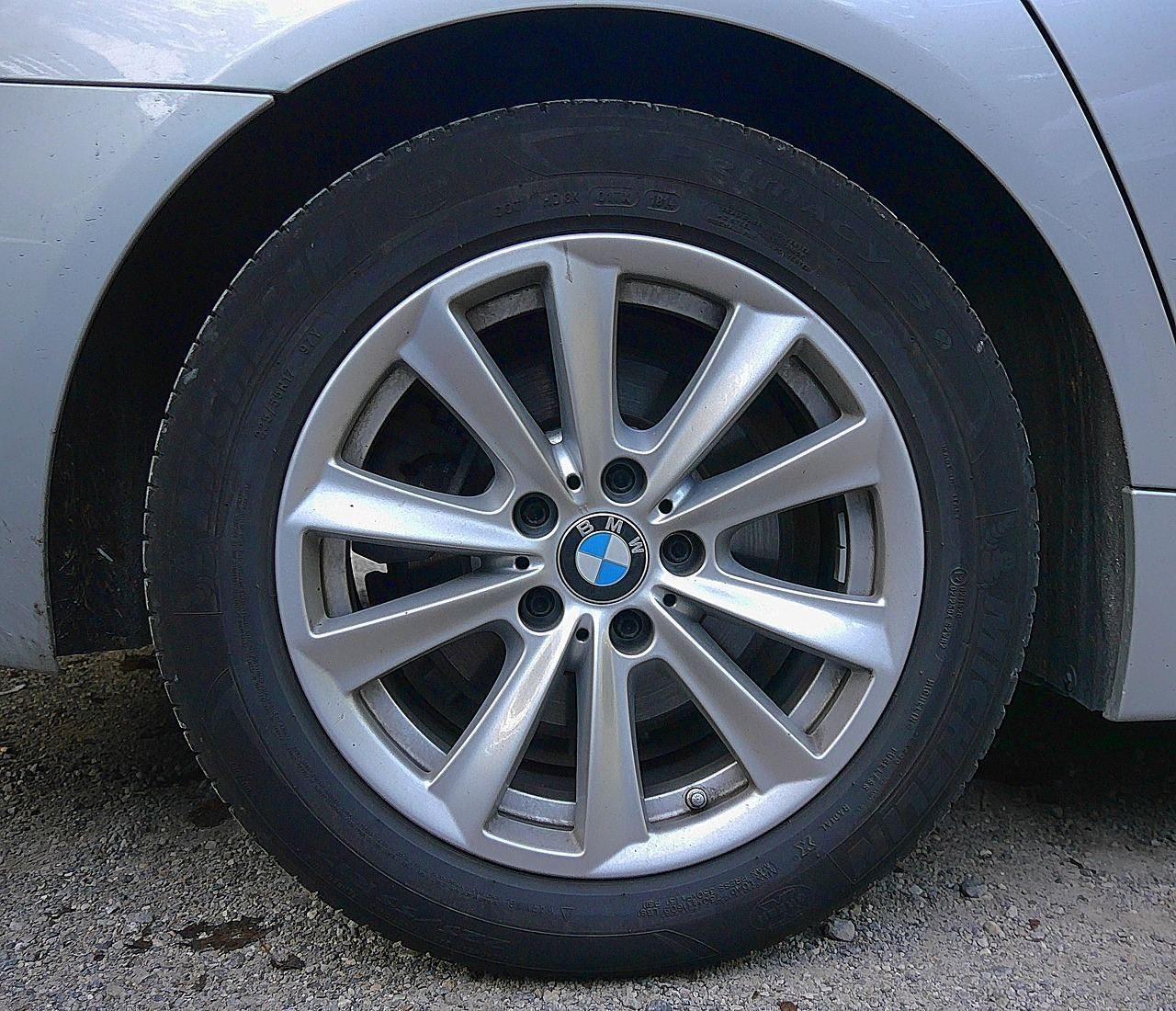 Miami-Dade flat tire service technician