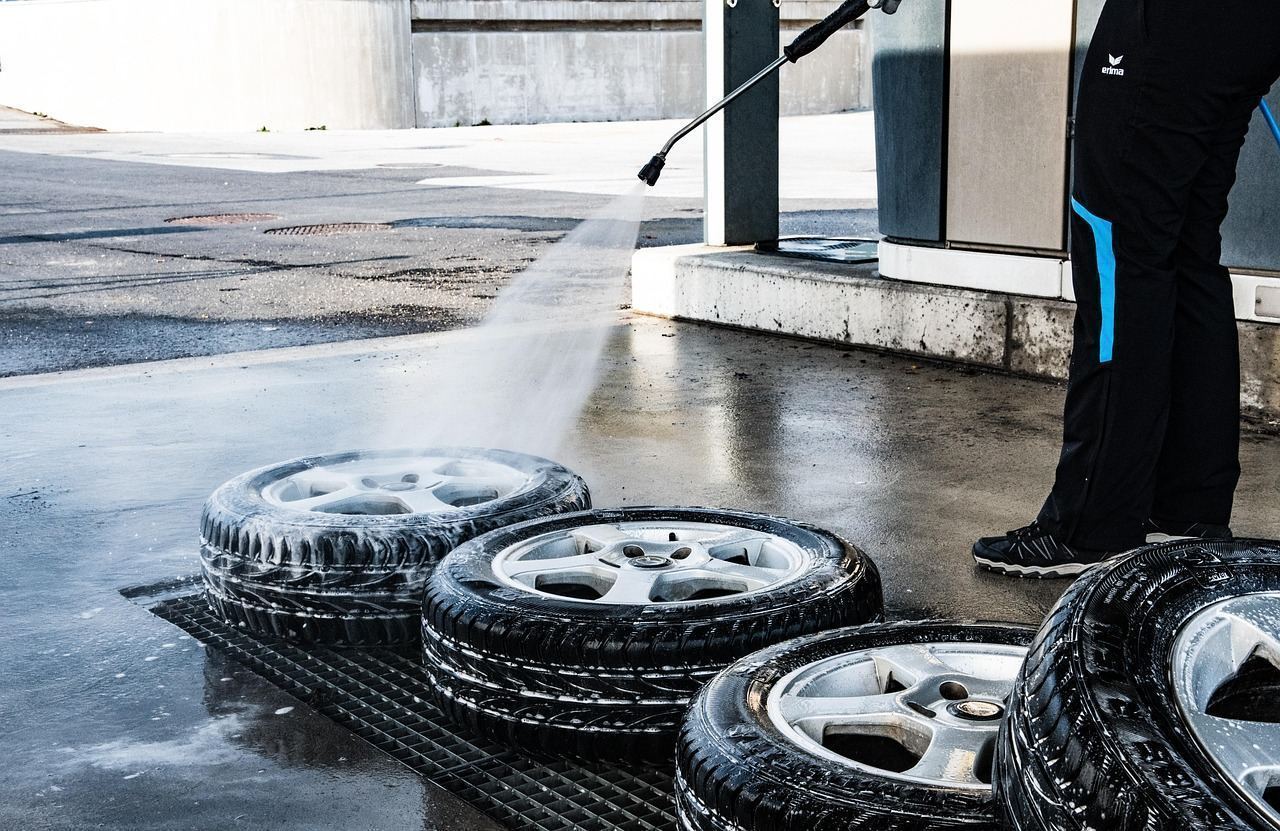 Miami-Dade flat tire service technician
