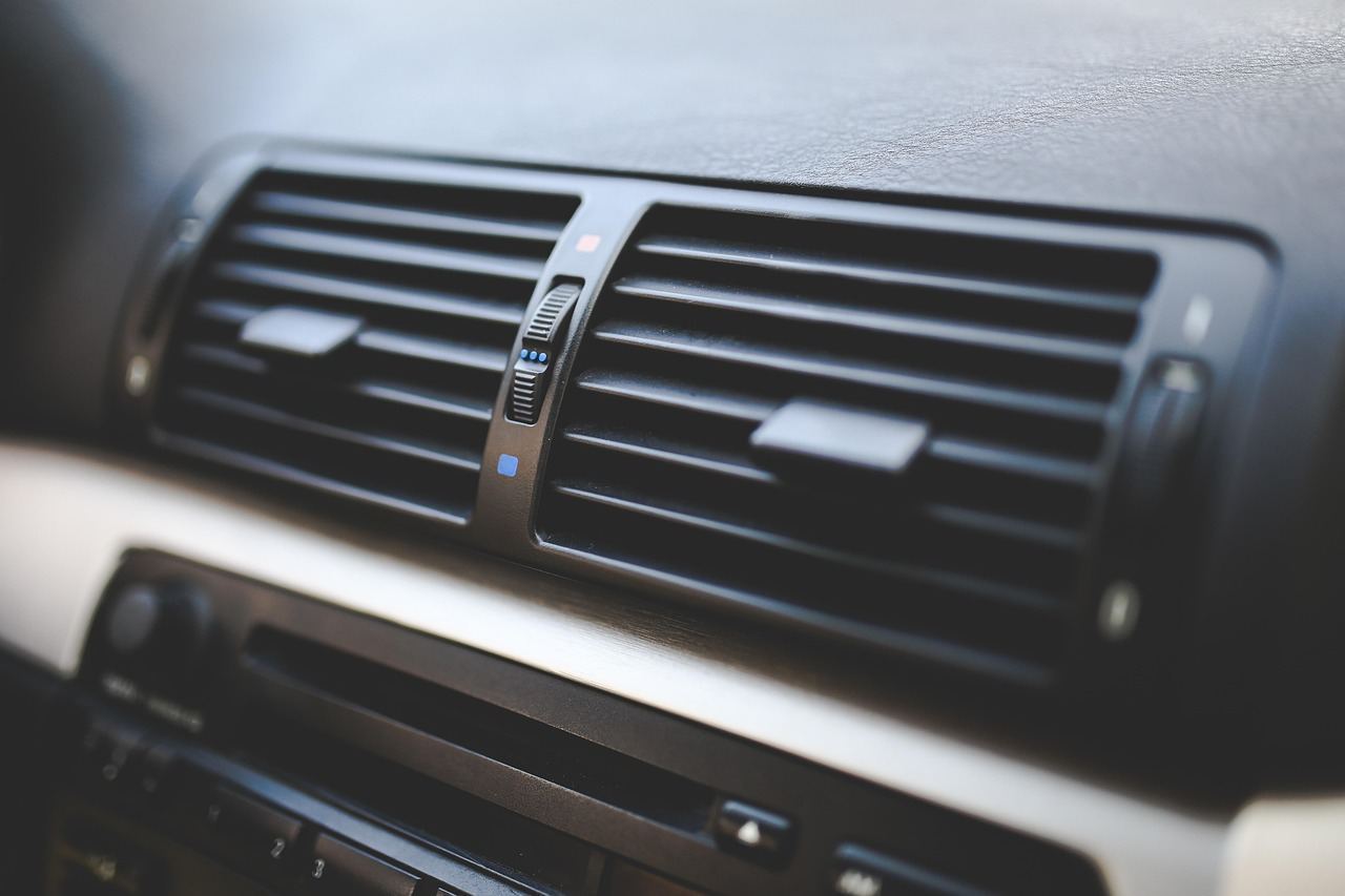 Mobile A/C technician servicing car in Miami-Dade