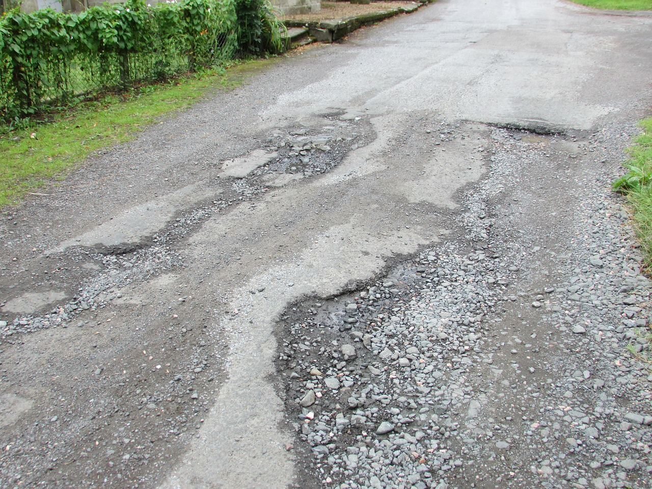Road debris and pothole damage on a Miami-Dade highway — common cause of I-95 flat tires